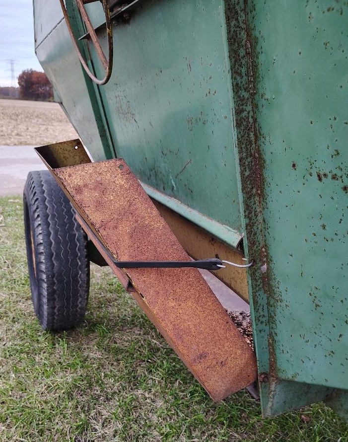 JOHN DEERE 350-22 Gravity Wagon - Image 12